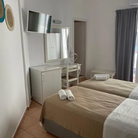 Louiza Hotel *